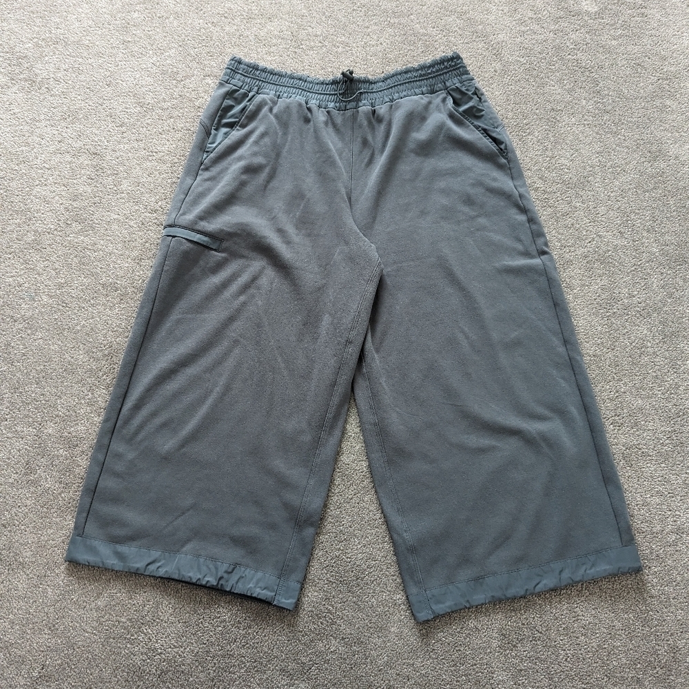 Athleta Women's Cropped Activewear Pants Size Large Fleece Wide Leg Cargo